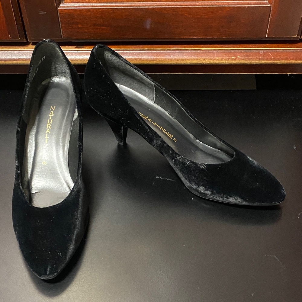 Naturalizer Black Velvet Heels Vintage size 11 M